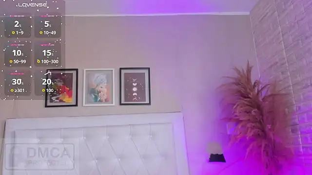 emma  smith1 online show from April 22, 12:28 pm