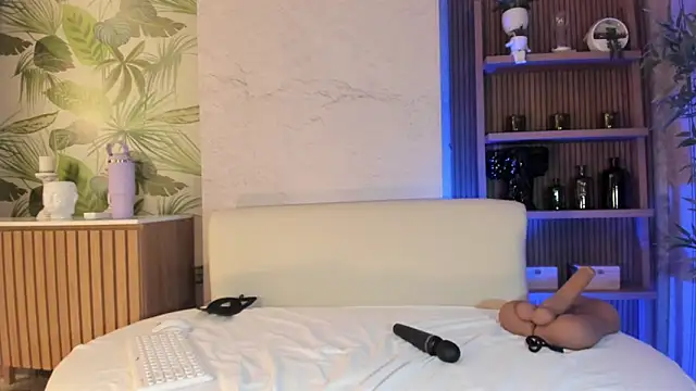 Snapshot of LIAH_IZUMI chatting on October 28, 1:25 pm LIAH IZUMI online show from October 28, 1:25 pm