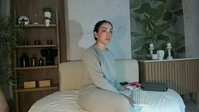 Snapshot of LIAH_IZUMI chatting on November 19, 1:11 pm LIAH IZUMI online show from November 19, 1:11 pm