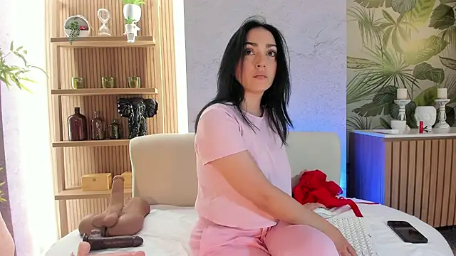 LIAH IZUMI online show from December 4, 1:09 pm