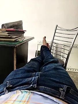 Snapshot of lund_lol chatting on October 24, 10:44 am lund lol online show from October 24, 10:44 am