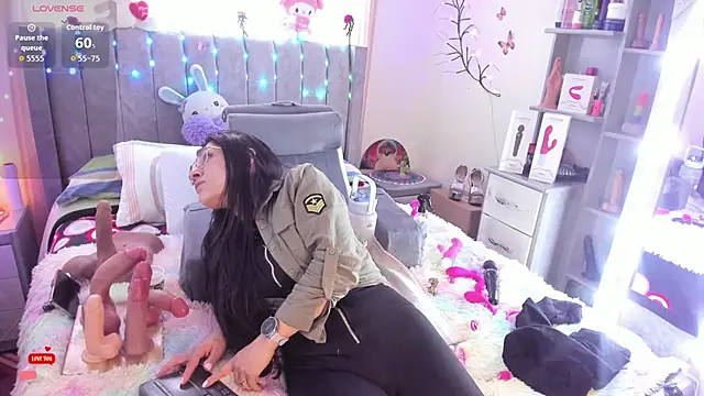 Rapunzeell  online show from November 18, 8:02 pm