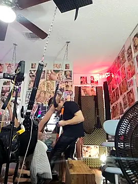 Snapshot of luvs2cumm69 chatting on October 21, 2:34 am luvs2cumm69 online show from October 21, 2:34 am