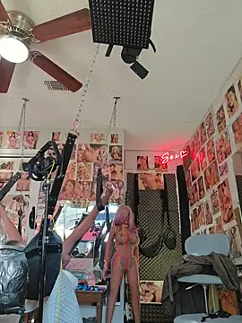 Snapshot of luvs2cumm69 chatting on November 2, 2:19 pm luvs2cumm69 online show from November 2, 2:19 pm