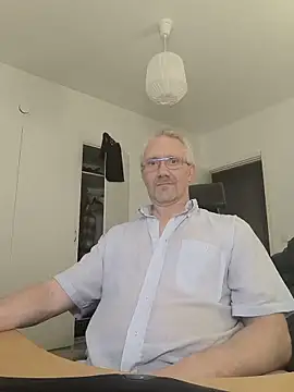 tom-swede online show from June 4, 11:00 pm