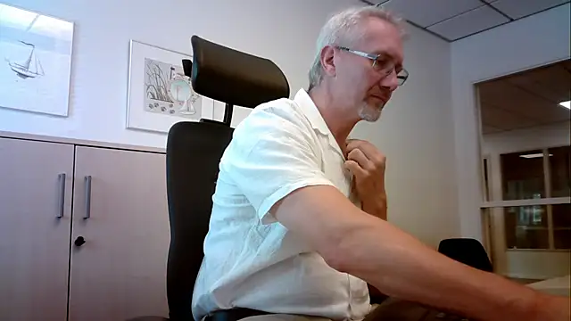 Snapshot of tom-swede chatting on July 17, 11:39 am tom-swede online show from July 17, 11:39 am