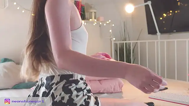 NeonShine online show from November 26, 6:03 am