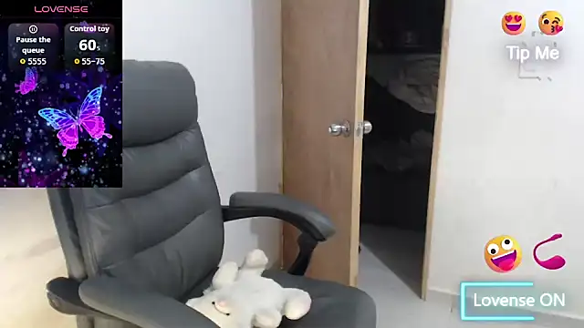 sweettmiah online show from April 15, 8:32 am