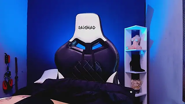 Snapshot of JadaRoberts chatting on November 12, 12:27 pm JadaRoberts online show from November 12, 12:27 pm