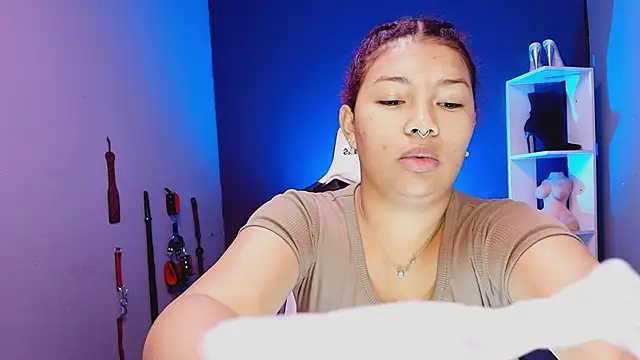 Snapshot of JadaRoberts chatting on November 18, 12:42 pm JadaRoberts online show from November 18, 12:42 pm