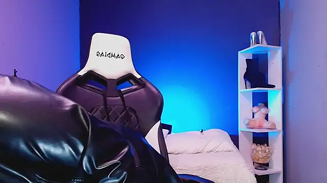 Snapshot of JadaRoberts chatting on November 27, 12:07 pm JadaRoberts online show from November 27, 12:07 pm