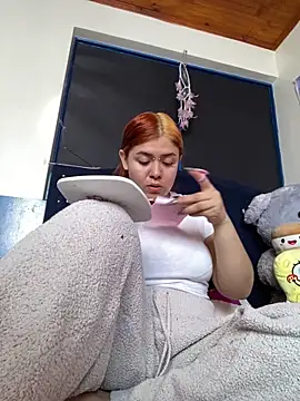 sara winehouse1 online show from March 13, 7:53 pm