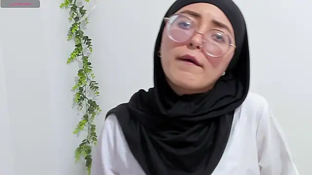 aysel elid online show from December 11, 11:00 pm