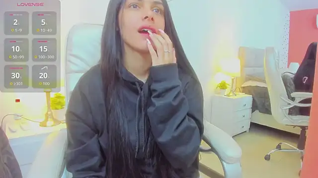 ChloeHarper  online show from November 26, 12:50 pm