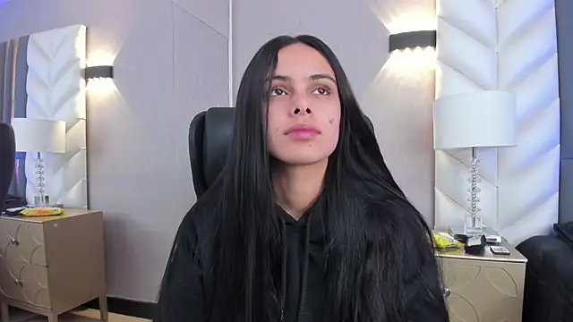 ChloeHarper  online show from December 15, 11:36 am