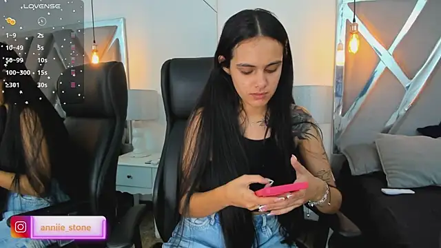 ChloeHarper  online show from March 15, 12:33 pm