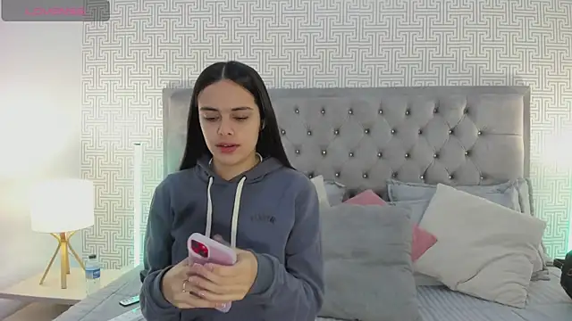 Snapshot of ChloeHarper_ chatting on June 17, 11:34 am ChloeHarper online show from June 17, 11:34 am