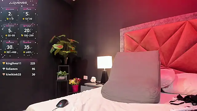 Snapshot of mia_milff chatting on February 23, 11:58 pm mia milff online show from February 23, 11:58 pm