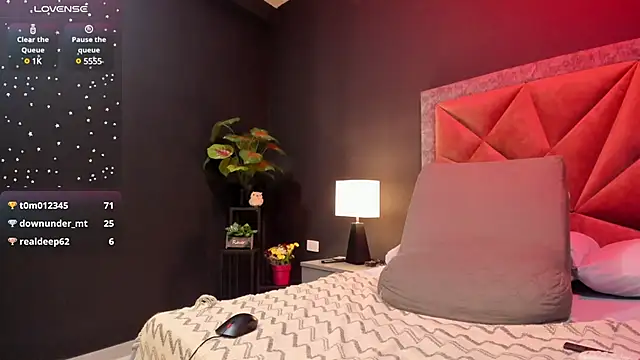 Snapshot of mia_milff chatting on March 1, 9:15 pm mia milff online show from March 1, 9:15 pm