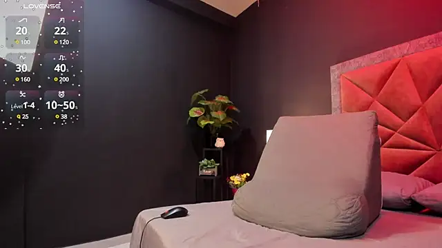 Snapshot of mia_milff chatting on March 6, 5:33 pm mia milff online show from March 6, 5:33 pm