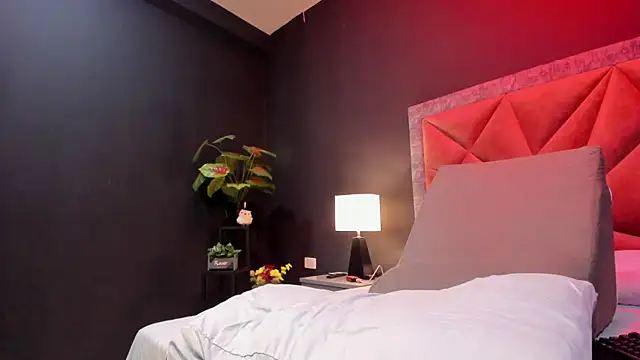 Snapshot of mia_milff chatting on March 15, 6:43 pm mia milff online show from March 15, 6:43 pm
