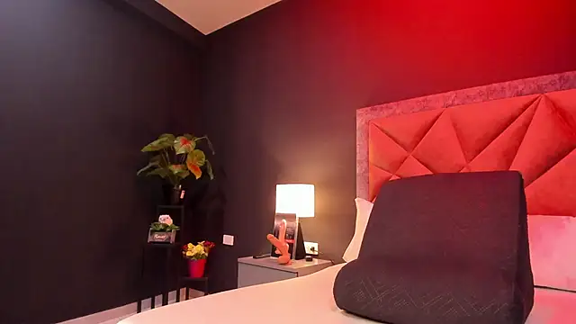 Snapshot of mia_milff chatting on October 10, 6:18 pm mia milff online show from October 10, 6:18 pm