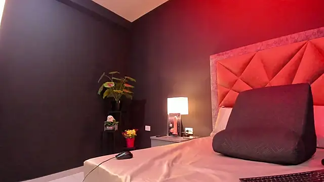 Snapshot of mia_milff chatting on October 17, 6:43 pm mia milff online show from October 17, 6:43 pm