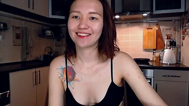 Kelly Yon online show from September 15, 9:04 pm