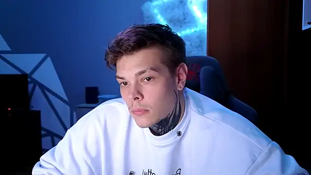 DENIS HERE online show from December 2, 6:43 pm