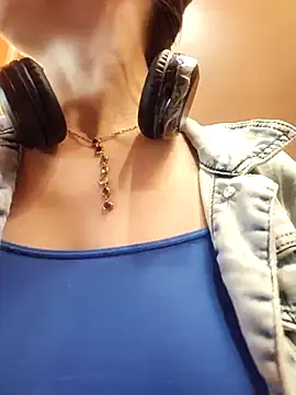 Snapshot of Exhibitionsplit chatting on October 23, 11:31 am Exhibitionsplit online show from October 23, 11:31 am