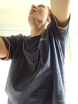 Snapshot of Exhibitionsplit chatting on November 16, 11:38 am Exhibitionsplit online show from November 16, 11:38 am