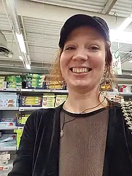 Snapshot of Exhibitionsplit chatting on November 21, 12:04 pm Exhibitionsplit online show from November 21, 12:04 pm