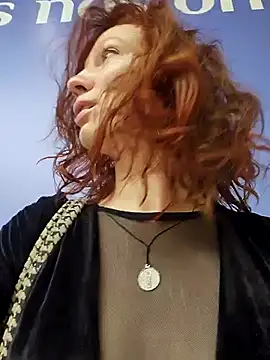 Exhibitionsplit online show from December 3, 11:30 am