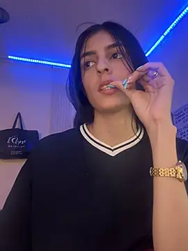Snapshot of cristel_17 chatting on February 23, 2:35 pm cristel 17 online show from February 23, 2:35 pm