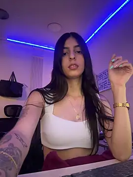 Snapshot of cristel_17 chatting on February 28, 9:55 pm cristel 17 online show from February 28, 9:55 pm