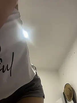 Snapshot of cristel_17 chatting on January 15, 9:07 pm cristel 17 online show from January 15, 9:07 pm