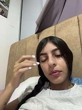 Snapshot of cristel_17 chatting on January 18, 10:57 pm cristel 17 online show from January 18, 10:57 pm