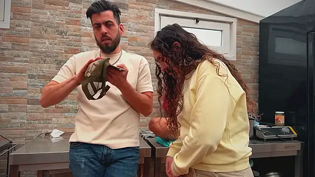 Snapshot of barfantasy chatting on February 23, 10:01 am barfantasy online show from February 23, 10:01 am