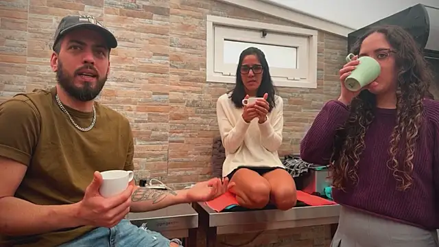 Snapshot of barfantasy chatting on March 2, 9:49 am barfantasy online show from March 2, 9:49 am