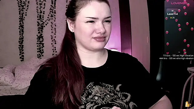 strawberry elfcat online show from October 28, 8:29 am