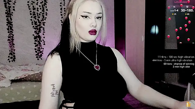 strawberry elfcat online show from April 16, 2:34 am