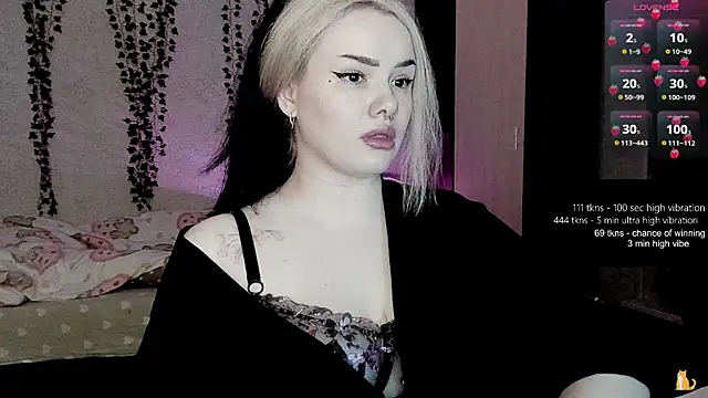 strawberry elfcat online show from April 17, 2:58 am