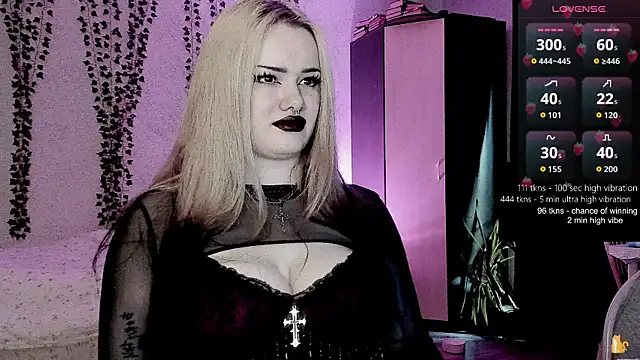 strawberry elfcat online show from July 31, 11:48 pm
