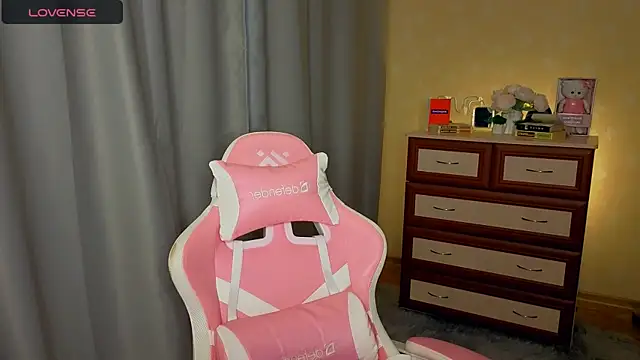 cutie mili online show from April 24, 10:28 am