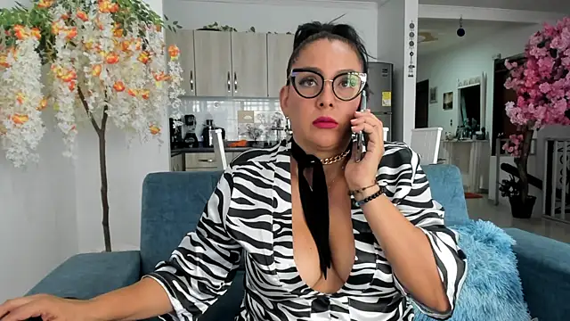 dakota johnson10 online show from October 29, 7:37 pm