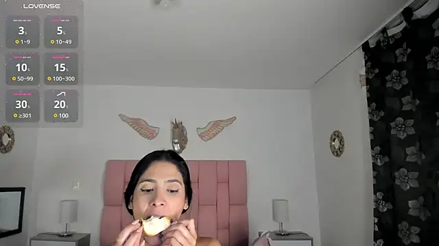 Snapshot of VeronikaOlsen chatting on January 17, 8:45 am VeronikaOlsen online show from January 17, 8:45 am