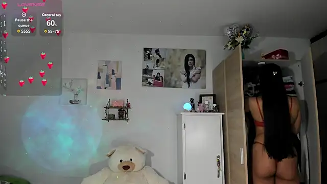 Snapshot of VeronikaOlsen chatting on September 28, 4:45 pm VeronikaOlsen online show from September 28, 4:45 pm