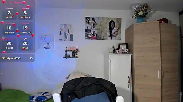 Snapshot of VeronikaOlsen chatting on October 1, 1:28 pm VeronikaOlsen online show from October 1, 1:28 pm