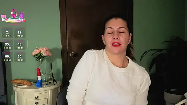 Snapshot of scarlett_moore chatting on July 15, 4:45 pm scarlett moore online show from July 15, 4:45 pm