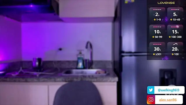 Snapshot of AxelKing1326 chatting on January 18, 6:44 pm AxelKing1326 online show from January 18, 6:44 pm